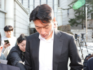 '불법 촬영→징역형 집행유예' 황의조 커리어도 나락으로...부진에 벤치로 추락 '튀르키예 2부 강등 유력'