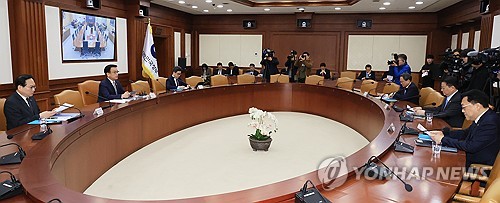 정부, 반도체 지원 대폭 확대…업계 "글로벌 주도권 강화 기대"