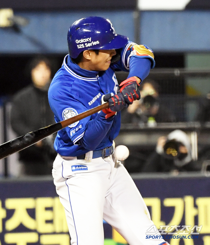 '경련도 참고 뛰었다' 팔꿈치 강타 당한 뒤 놀라운 호수비 펼친 이재현,…
