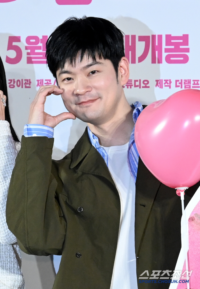 [포토] 장기하, 매력 미소로 볼하트