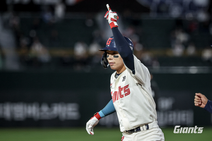 무사 1,3루 위기서 KKK → '7이닝 11K' 쾌투…부산의 에이스, …