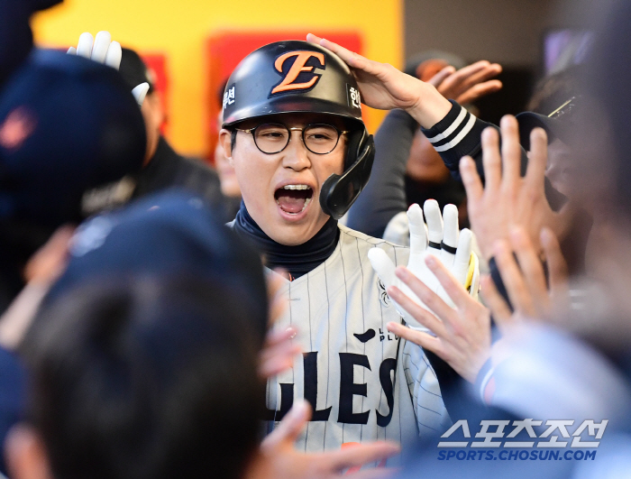 '얼마나 답답했으면...' 홈런 치고 함성 내지른 캡틴, 21경기 만에 드디어 터진 시즌 1호 홈런