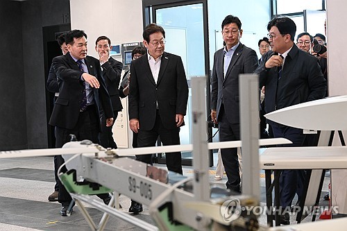 이재명 "손쉽게 증세 얘기하는 것 부적절…선택적 모병제 운영"