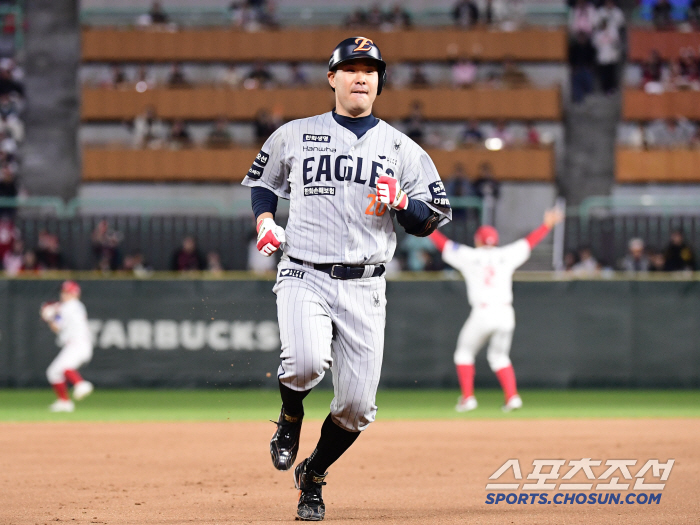 3672일 만에 나온 3루타, 그런데 기쁨보다 앞섰던 '옛동료' 걱정 "…