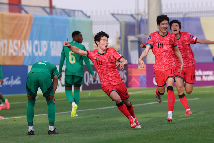 "눈물의 1분→통한의 PK" U-17 대표팀, 日 꺾은 사우디에 승부차기…