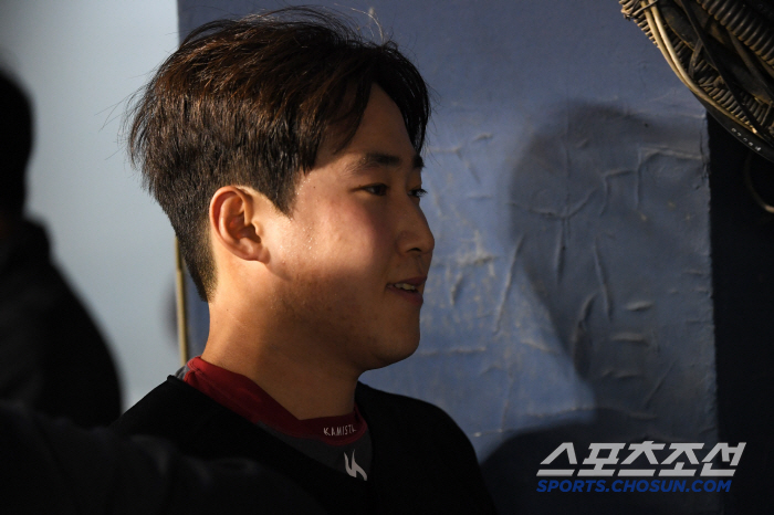 '뜨거운 눈물' 반전은 없었다...제구가 말썽 부리자 고개 떨군 3년 차…