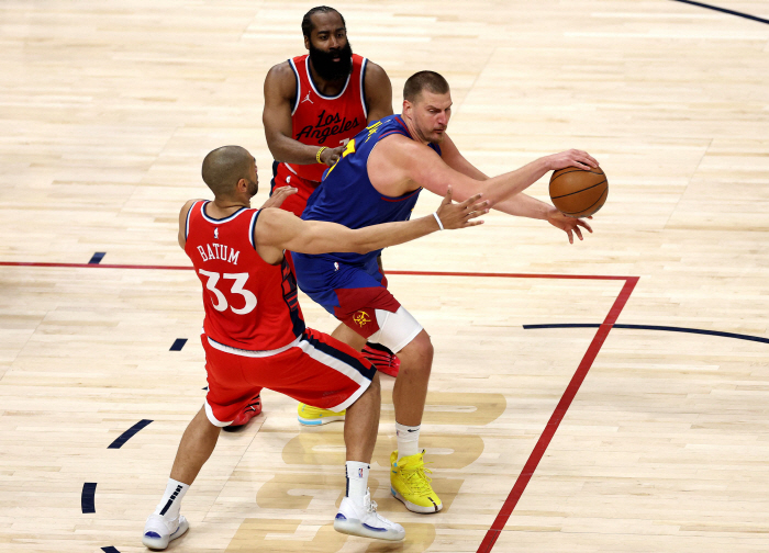 "요키치가 3위라고?" NBA PO 최고 영향력 톱 10. 1위 SGA,…