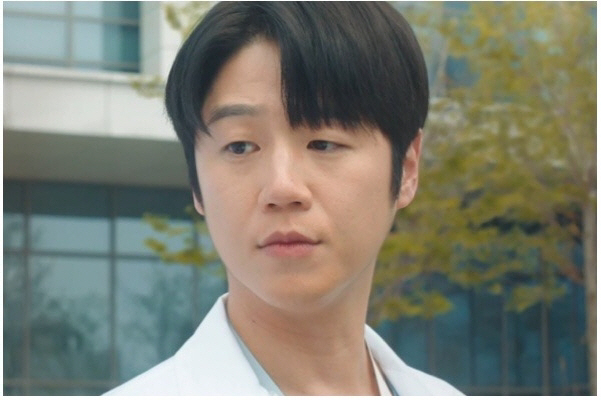[SC줌人] '이 배우 누구야?'..고윤정 '수호천사' 치프, 사돈총각→…