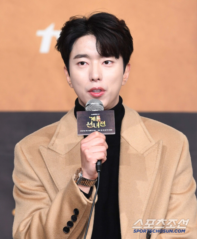 윤현민 "母 두 명" 가정사 고백 "이복동생 결혼식 축가도 맡아" ('미…
