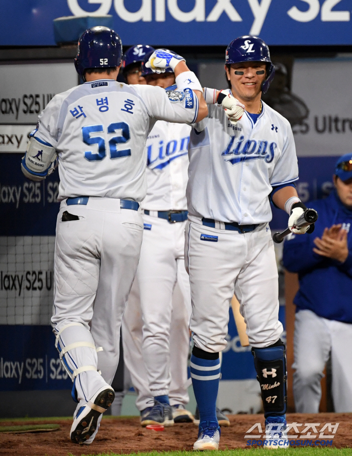 홈 0.318-36홈런-7.7득점vs원정 0.219-2홈런-3.7득점. …