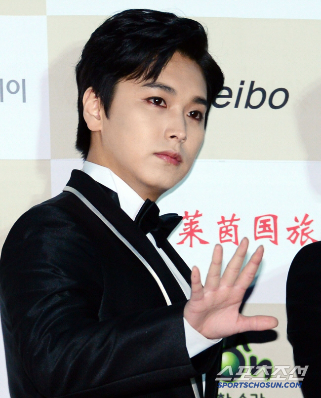 [공식] 슈퍼주니어 성민, 20년만 SM 떠난다 "새로운 시작 응원" (…