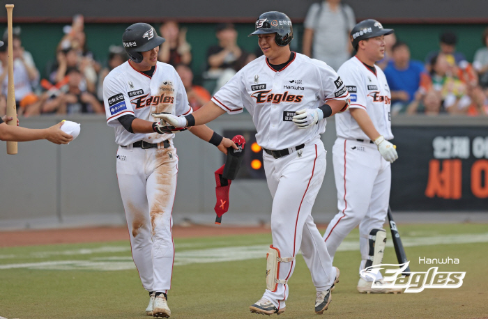 The 'baseball fanatic' that the president is watching has exploded from the beginning of the Korean Wave lineup→ Doosan starter, 4 innings, 7 runs, steel plate 'I got a complete victory'