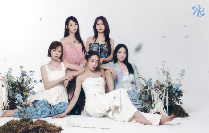 '16 Years of Legend' Kara, the whole body is united..'I DO DO' concept photo released