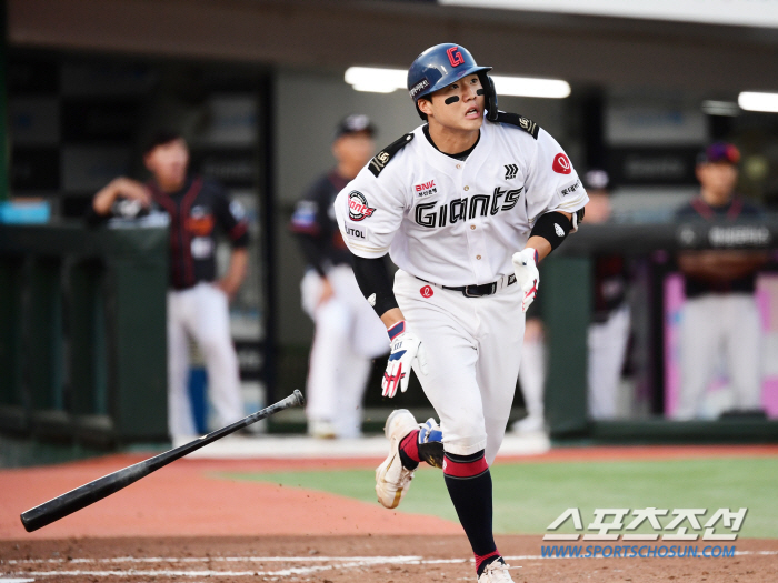 '3 hits → He's good at lead, too.' 22,758 people were enthusiastic. The 22-year-old catcher's successful era, which was also praised by the master 