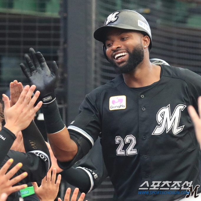 30 home runs disappear due to super strength 'thugotazer', 'Monster'10th consecutive game of Murakami - 27 consecutive games of Yamakawa, 14-12 home runs in front of the halfway point and No. 1 in home runs 