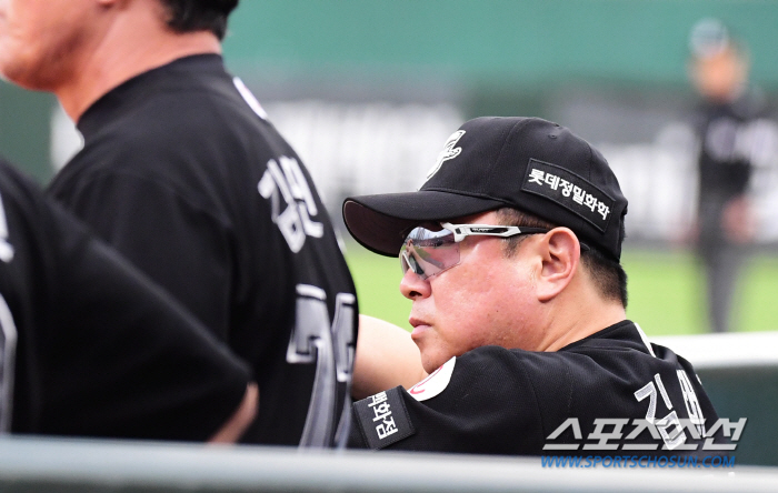 'Cannot participate in team training' Na Kyun-an's career depends on his physical condition after disciplinary action'Professional should be different' The master's stern words and sincerity 