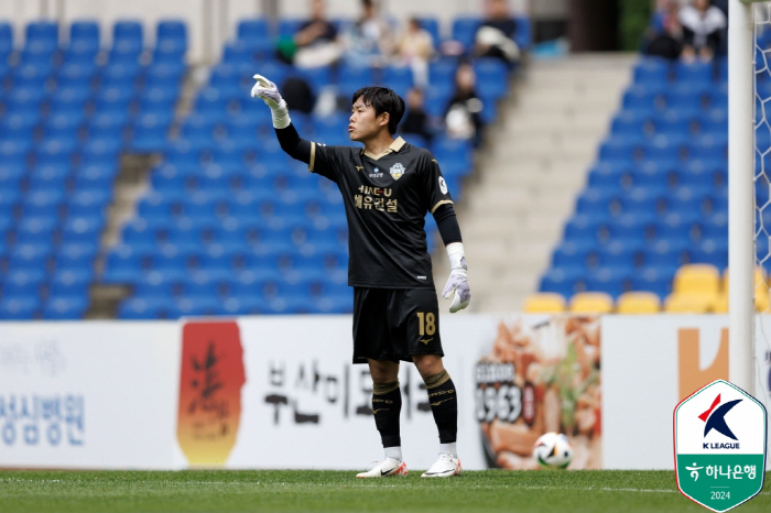 'Do you play soccer as a key?' Big Boom Break is 180cm goalkeeper Shin Song-hoon, the last 4 consecutive clean sheets → 4th place in Asan, Chungcheongnam-do 'Storm's Hack'