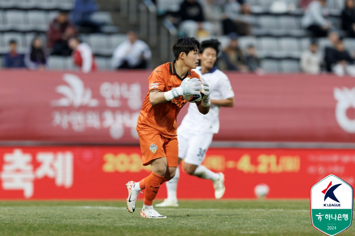 'Do you play soccer as a key?' Big Boom Break is 180cm goalkeeper Shin Song-hoon, the last 4 consecutive clean sheets → 4th place in Asan, Chungcheongnam-do 'Storm's Hack'