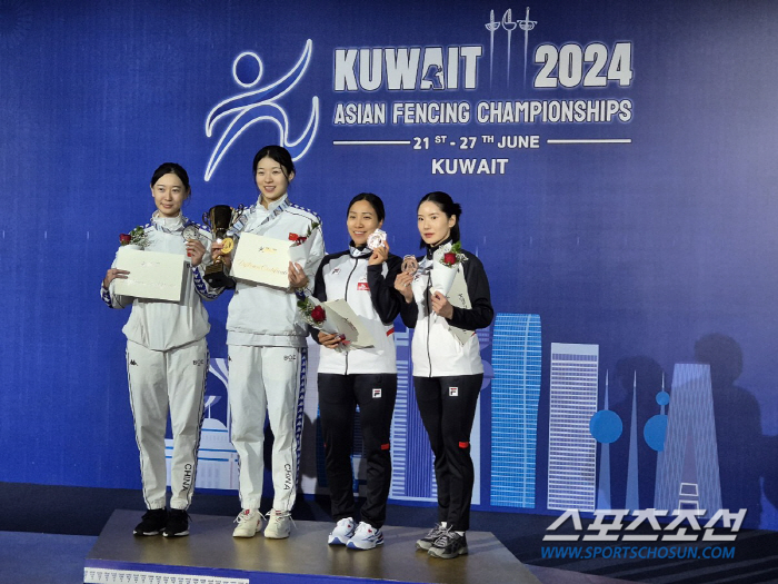 Fencing Korea. Recovered the top of the 亞 that was taken away by Japan! 'Gold 4X Silver 2XDong 5'A spectacular finale