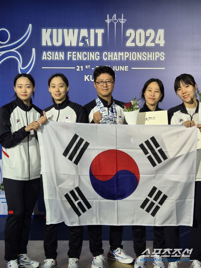 Fencing Korea. Recovered the top of the 亞 that was taken away by Japan! 'Gold 4X Silver 2XDong 5'A spectacular finale