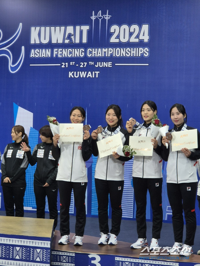 Fencing Korea. Recovered the top of the 亞 that was taken away by Japan! 'Gold 4X Silver 2XDong 5'A spectacular finale