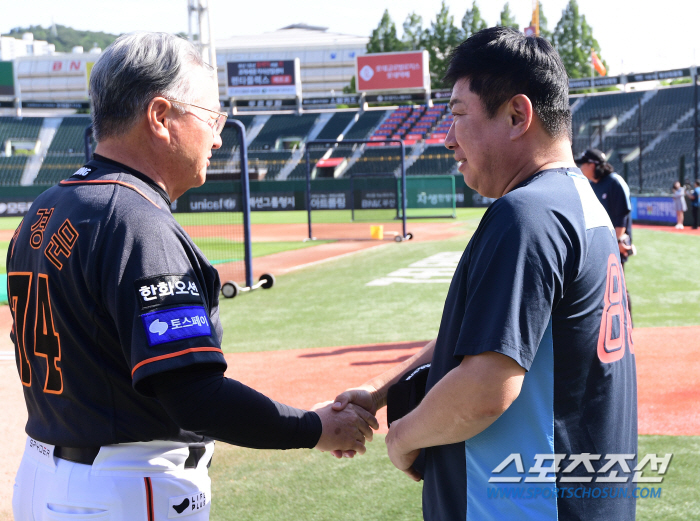 Finally Meet the Master and Master, Hanwha Kim Kyung-moon and Lotte Kim Tae-hyung Meeting After 6 years 'I look forward to your kind cooperation'