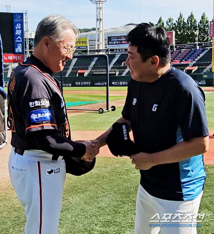 Finally Meet the Master and Master, Hanwha Kim Kyung-moon and Lotte Kim Tae-hyung Meeting After 6 years 'I look forward to your kind cooperation'