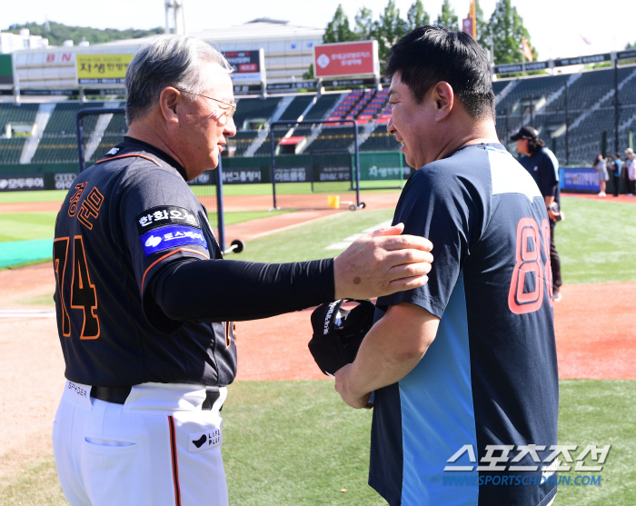 Finally Meet the Master and Master, Hanwha Kim Kyung-moon and Lotte Kim Tae-hyung Meeting After 6 years 'I look forward to your kind cooperation'