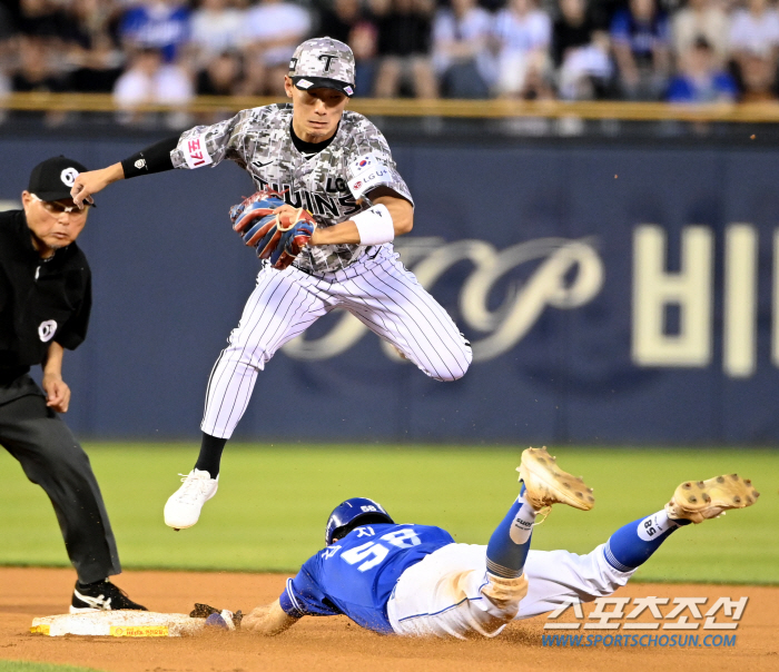 'Ji-chan is good at stealing as well' Shin Min-jae, a senior track and field player, also admitted, stealing three times that shook the twin infields