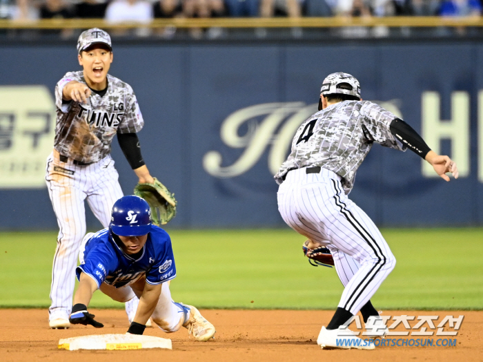 'Ji-chan is good at stealing as well' Shin Min-jae, a senior track and field player, also admitted, stealing three times that shook the twin infields