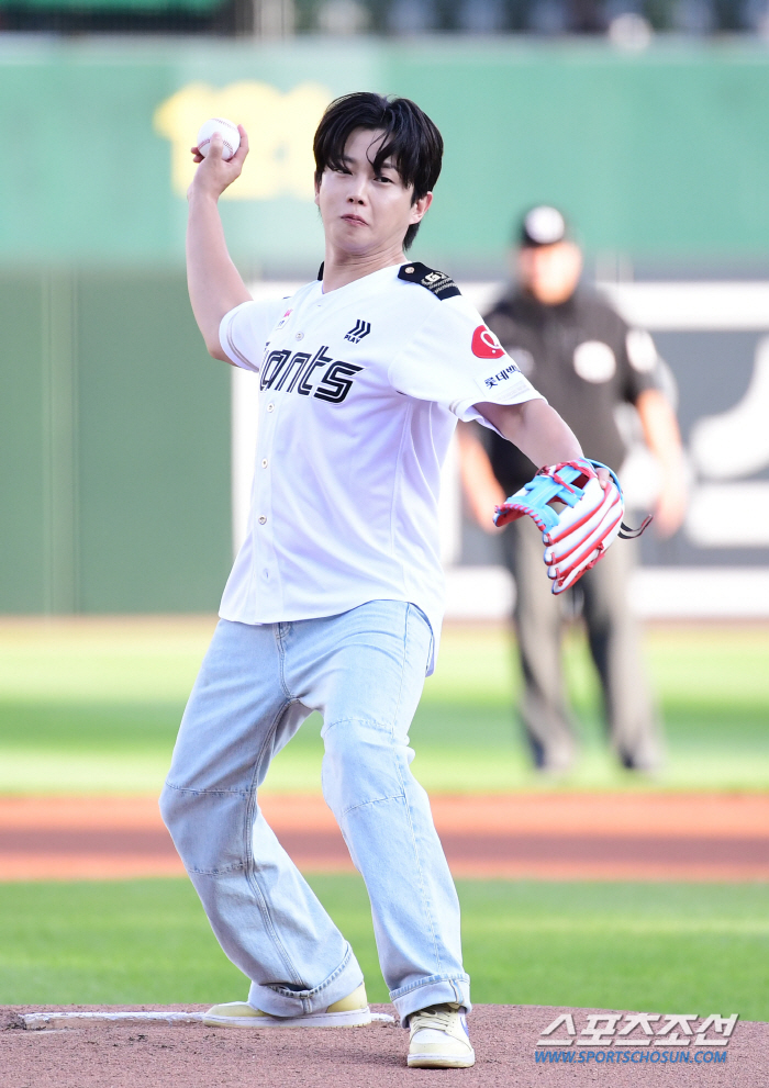  Actor Kim Min-seok's first pitch 'Powerful pitching like a player'