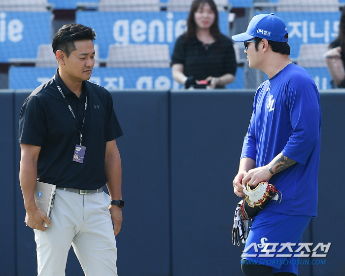 Samsung man Park Byung-ho revisits KT Wiz Park after a month 