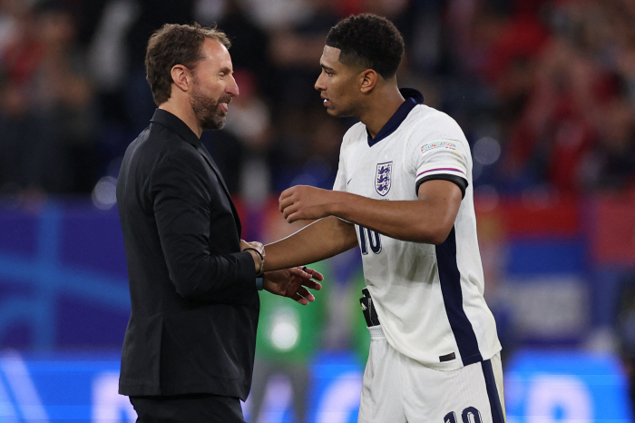 Southgate's gonna be psychotic.. 英The media are now undressing their clothes →'The biggest mistake is not a squad or a tactic, but a closet.'