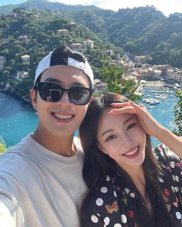 Han Ye-seul, ♥ Honeymoon memories with her younger husband..Honey dripping 'Visual couple '