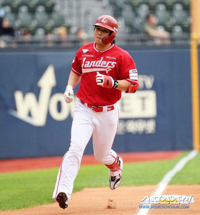 'I hit it quickly because it was raining. 3 home runs until the 2nd inning...7th-inning rain cold win over SSG and Doosan 