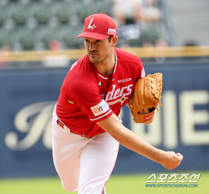 'I hit it quickly because it was raining. 3 home runs until the 2nd inning...7th-inning rain cold win over SSG and Doosan 