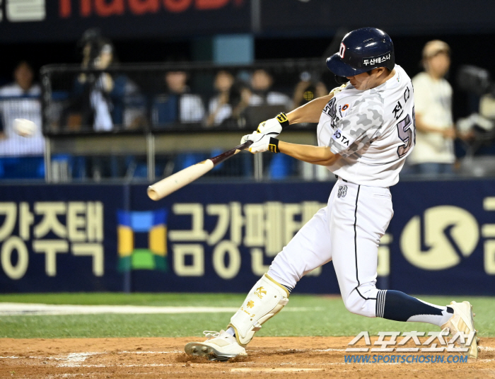 It's dry? The second Jung Soo-bin is coming up. His first hit  RBI  active base hit made his debut