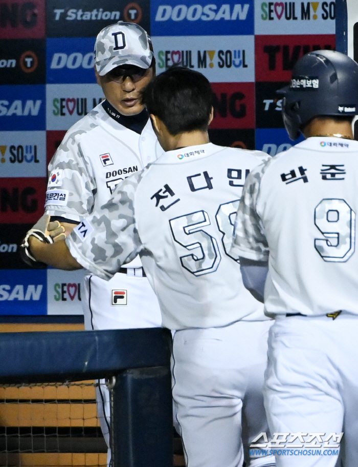 It's dry? The second Jung Soo-bin is coming up. His first hit  RBI  active base hit made his debut