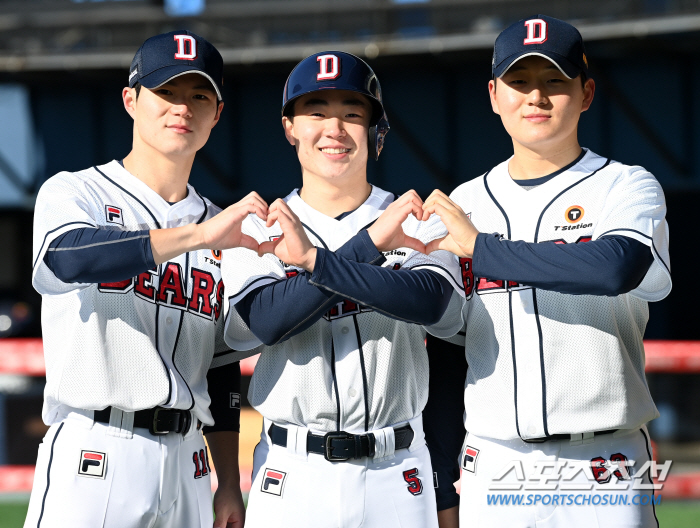 It's dry? The second Jung Soo-bin is coming up. His first hit  RBI  active base hit made his debut