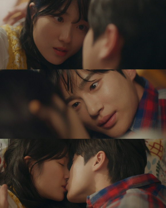 'Byeon Woo-seok ♥ Kim Hye-yoon, are you really dating? The best kiss scene 