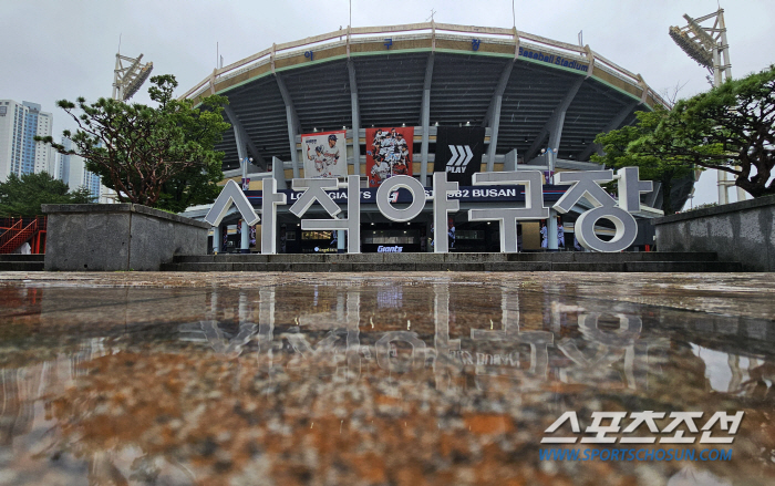 'DH 1st Game Rain Cancellation'Sajik Stadium stopped due to heavy rain, Kim Kyung-moon-Kim Tae-hyung