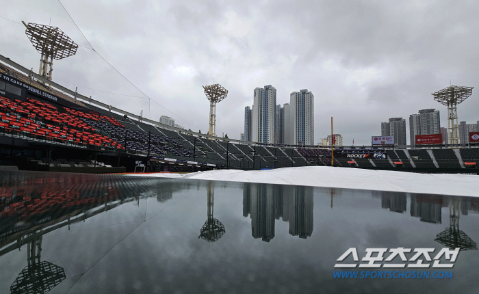 'DH 1st Game Rain Cancellation'Sajik Stadium stopped due to heavy rain, Kim Kyung-moon-Kim Tae-hyung'Four-day contest'