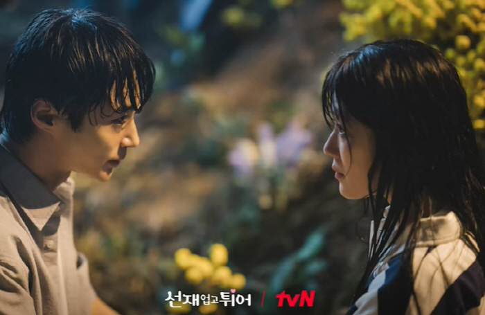 Director Byun Woo-seok ♥ Kim Hye-yoon's front door kiss scene is the best, and Melo, not Rococo. 