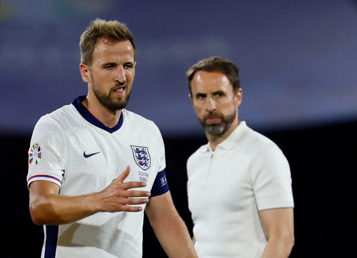 In Korea, Cha Bum-kun vs Son Heung-min fought.. England's Euro slump 'Legendary' Lineker vs 'Actual' Kane over-the-counter war → 'primitive criticism doesn't help.. Please cheer for us