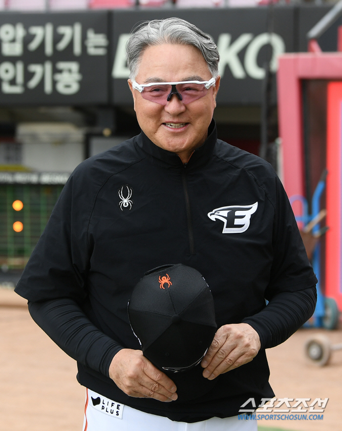 The 66-year-old 老 coach's eyes, 20-year-old Kim Seo-hyun's reason for accompanying the first team for the time being 