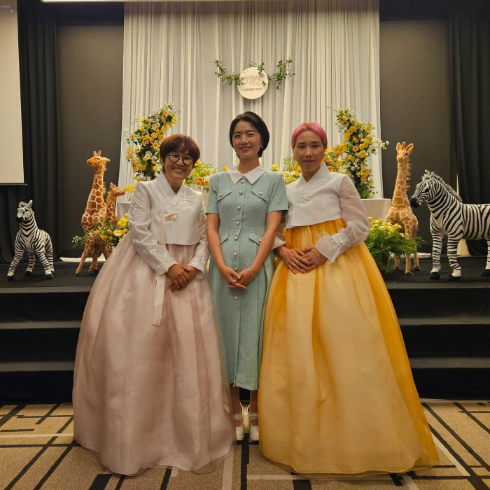 An Youngmi, ♥ A birthday party without a husband..Song Eun-i and Shin Bong-seon attend wearing hanbok instead