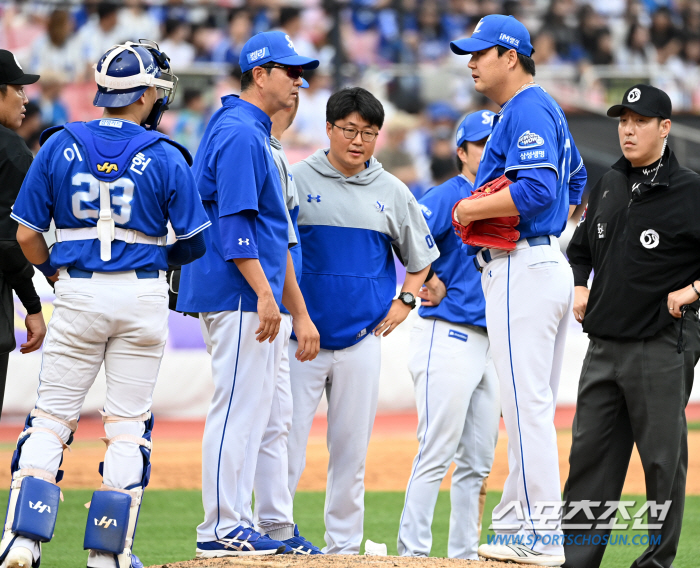 Director Park Jin-man's anger'Nightmare of Suwon's rain enforcement, Samsung's two-base hitters left due to injuries