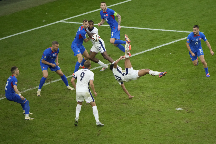 'Bellingham dramatic equalizer - Kane come from behind' England win 2-1 over Slovakia! advance to the quarterfinals