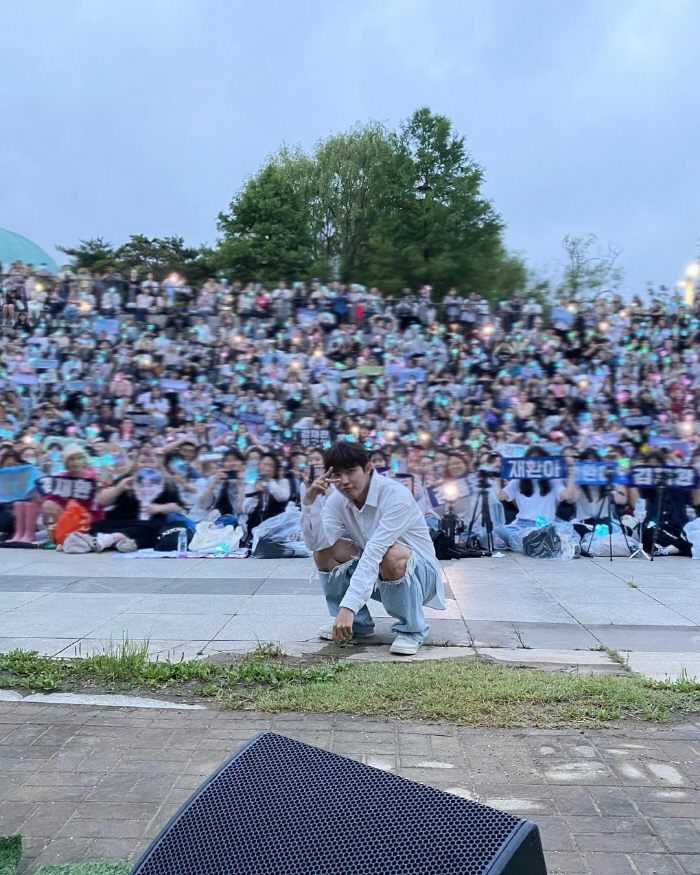 Kim Jaehwan entered the training center today (1st)..military service as an army band 