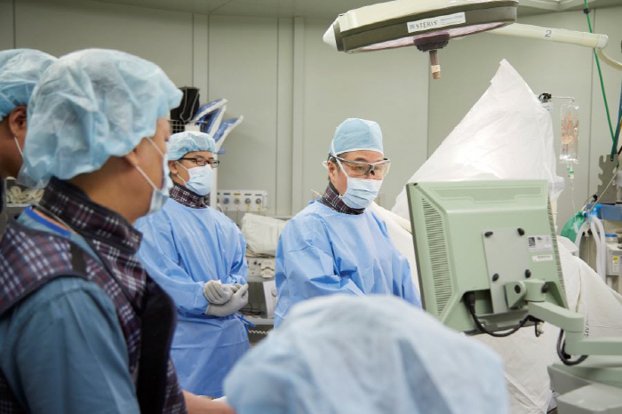 Professor Park Dong-soo's team at Bundang Cha Hospital achieves 1,500 cases of prostate cancer brachytherapy surgery